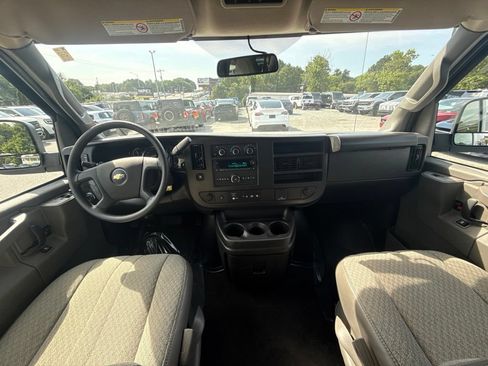 Used 2025 Chevrolet Express 3500 LS RWD image 7