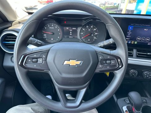 Used 2026 Chevrolet Trax LS FWD image 20
