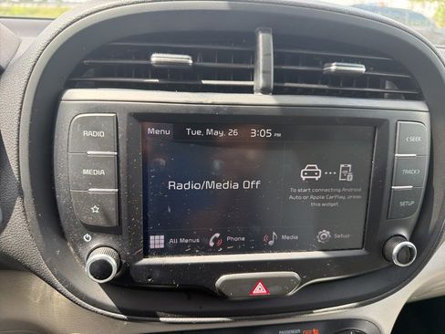 Used 2023 Kia Soul LX FWD image 6
