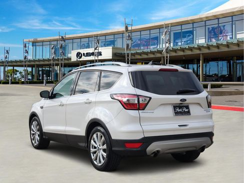 Used 2018 Ford Escape Titanium image 4