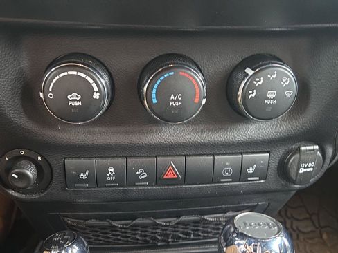 Used 2015 Jeep Wrangler Rubicon image 13