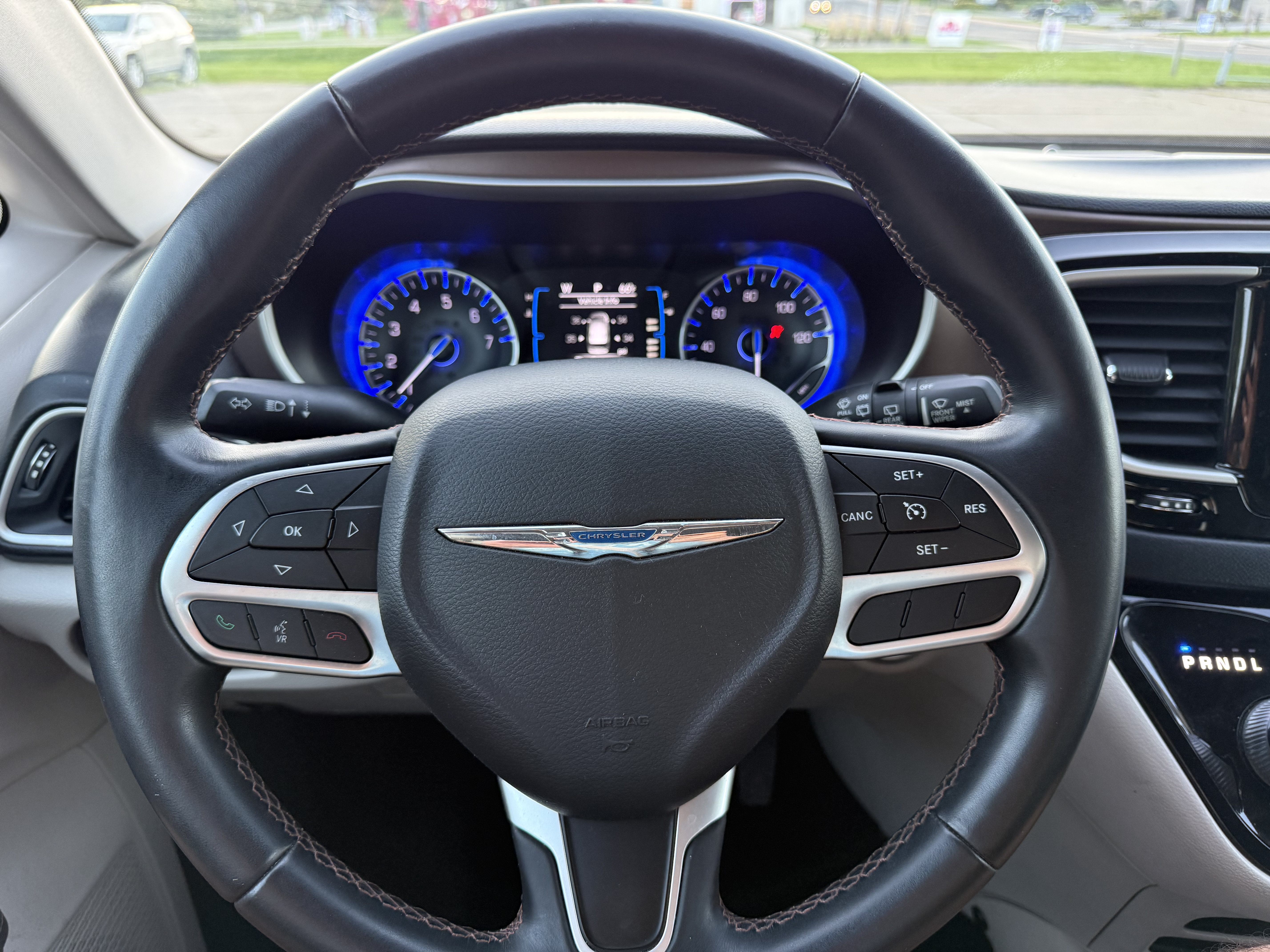 Used 2017 Chrysler Pacifica Touring-L FWD image 12