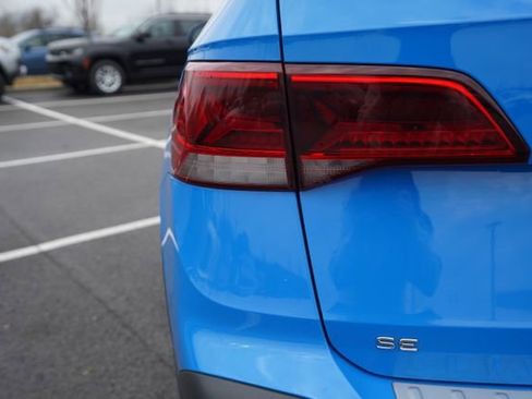 Used 2023 Volkswagen Taos SE w/ Panoramic Sunroof Package image 38