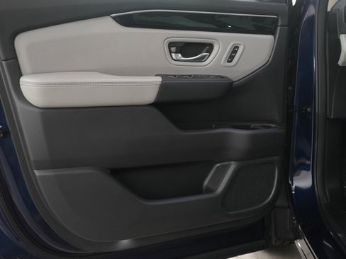 Used 2025 Honda Pilot Touring image 21