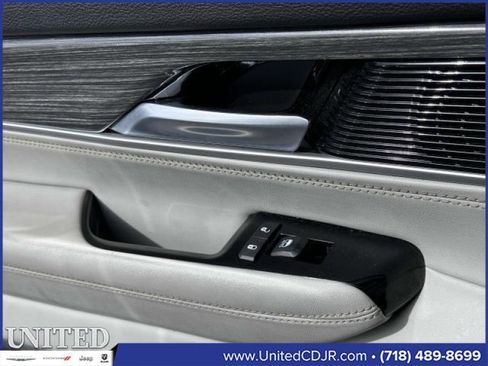 Used 2022 Jeep Wagoneer Series III w/ Premium Group I image 23