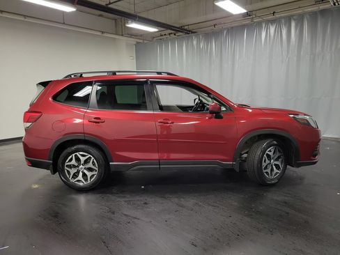 Used 2024 Subaru Forester Premium AWD/4WD image 9
