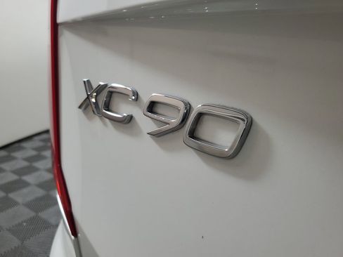 Certified 2025 Volvo XC90 T8 Core AWD/4WD image 10