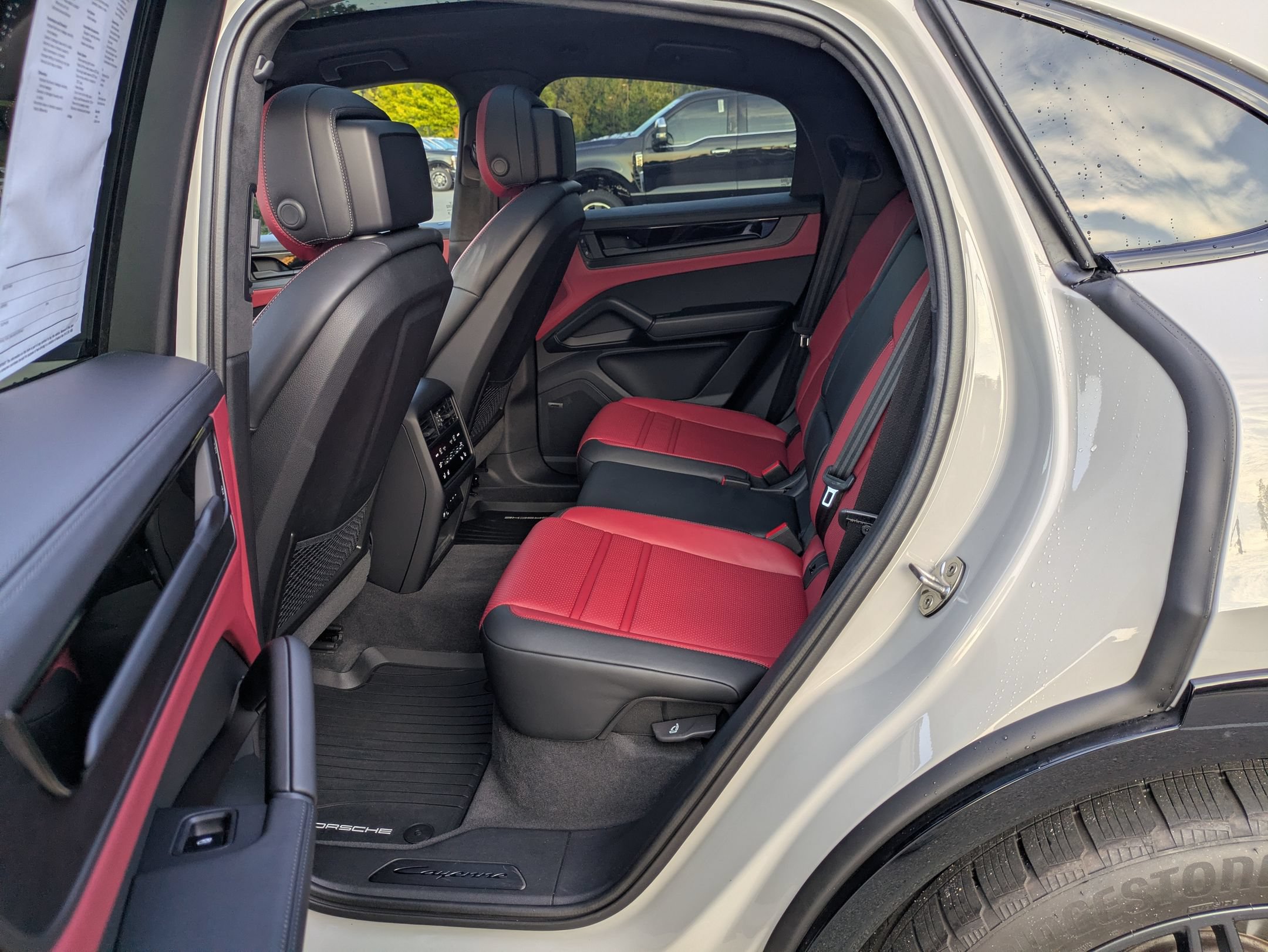 Used 2025 Porsche Cayenne GTS AWD/4WD image 28