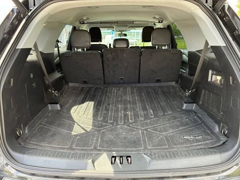 Used 2021 Ford Explorer XLT w/ Equipment Group 202A AWD/4WD image 16