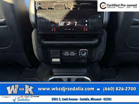 Certified 2024 Jeep Wagoneer Series III AWD/4WD image 33