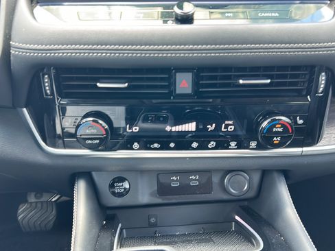 Used 2025 Nissan Rogue Platinum FWD image 24