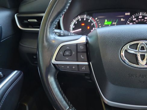 Certified 2023 Toyota Highlander XLE image 27