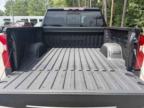 Used 2022 Chevrolet Silverado 1500 ZR2 w/ Technology Package AWD/4WD image 4