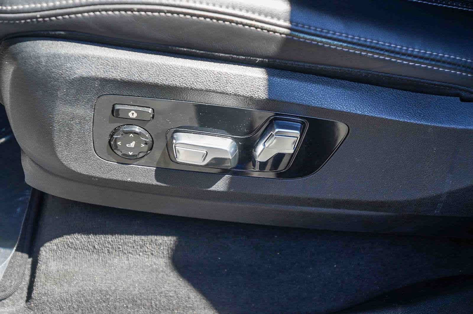 Used 2023 BMW X5 xDrive40i w/ Parking Assistance Package AWD/4WD image 36