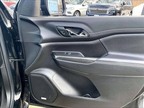 Used 2023 GMC Acadia SLT w/ Elevation Edition image 12