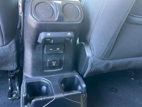 Used 2020 Jeep Wrangler Unlimited Sahara image 28