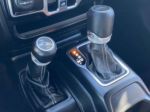 Used 2020 Jeep Gladiator Overland w/ Trailer Tow Package image 28