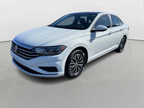 Used 2019 Volkswagen Jetta SE image 2