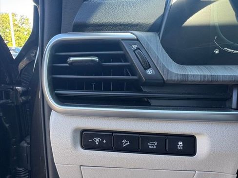 Used 2023 Kia Telluride EX w/ EX Captain's Chair Package image 18