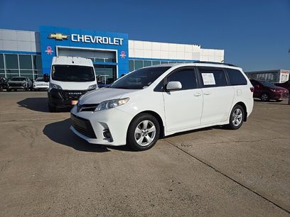 Used 2018 Toyota Sienna LE
