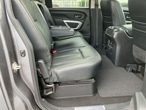 Used 2018 Nissan Titan SL w/ Chrome Package AWD/4WD image 32