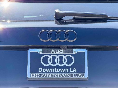 Used 2025 Audi Q3 2.0T Premium w/ Convenience Package AWD/4WD image 11