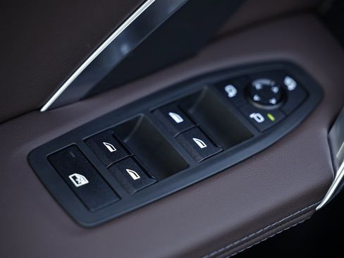 Used 2025 BMW X1 xDrive28i w/ Technology Package image 19