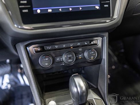 Used 2020 Volkswagen Tiguan SEL image 28