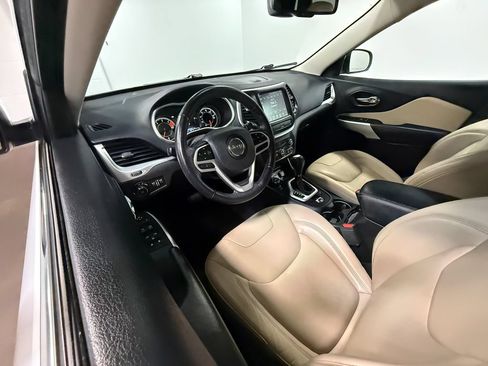 Used 2017 Jeep Cherokee Limited AWD/4WD image 2