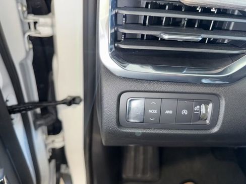 Used 2025 GMC Acadia Denali image 24