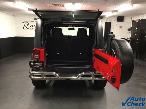 Used 2015 Jeep Wrangler Sport w/ Quick Order Package 23S AWD/4WD image 12