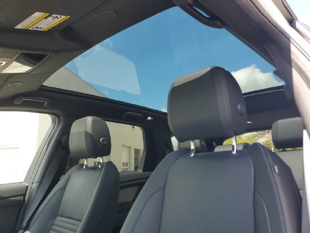 Certified 2025 Land Rover Discovery Sport Dynamic SE AWD/4WD image 21