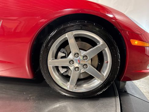 Used 2005 Chevrolet Corvette Coupe w/ Preferred Equipment Group RWD image 9