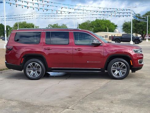 Used 2024 Jeep Wagoneer Series II w/ Flexible Seating Group AWD/4WD image 8