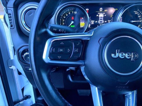 Used 2022 Jeep Wrangler Unlimited Rubicon 4xe AWD/4WD image 18