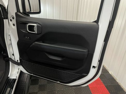 Used 2024 Jeep Wrangler High Altitude AWD/4WD image 44