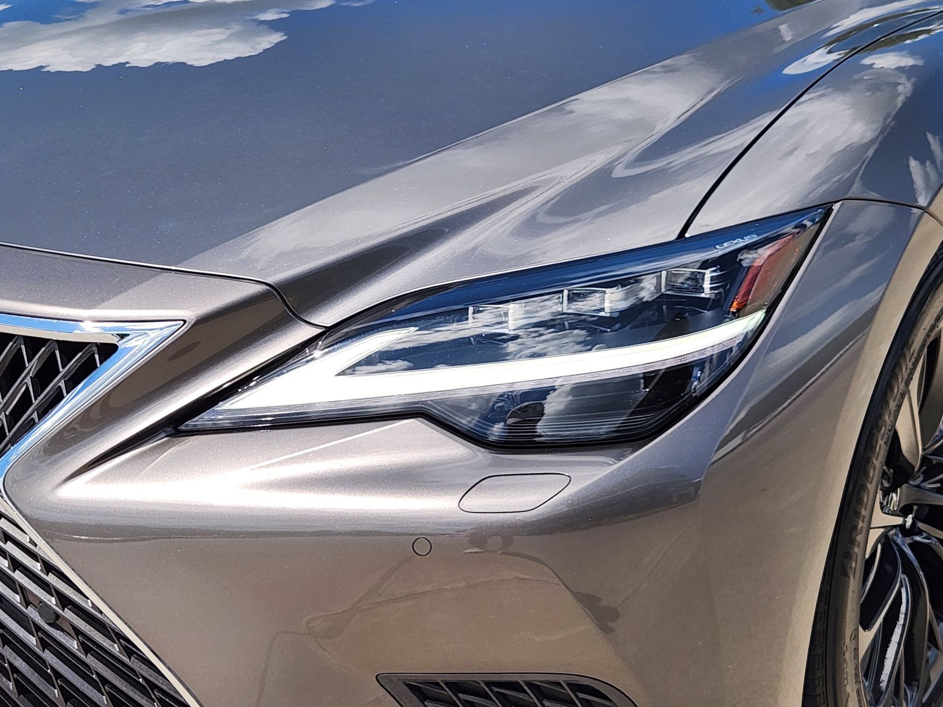 Used 2023 Lexus LS 500 w/ Interior Upgrade Package RWD image 11