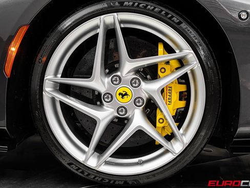 Used 2021 Ferrari F8 Tributo RWD image 25