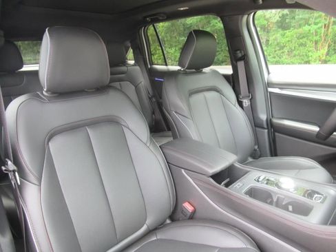 Used 2025 Jeep Wagoneer S Limited image 10