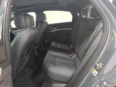 Used 2024 Audi Q8 e-tron Premium image 5