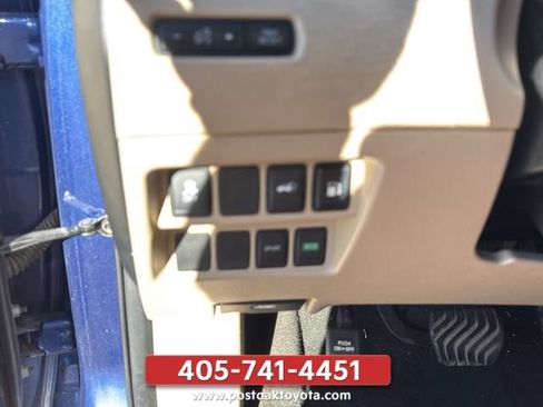 Used 2018 Nissan Rogue SV FWD image 18