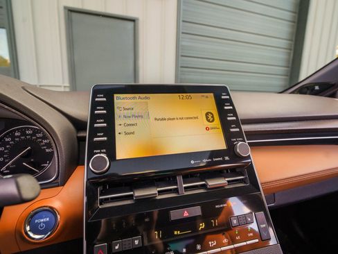 Used 2019 Toyota Avalon Limited image 20