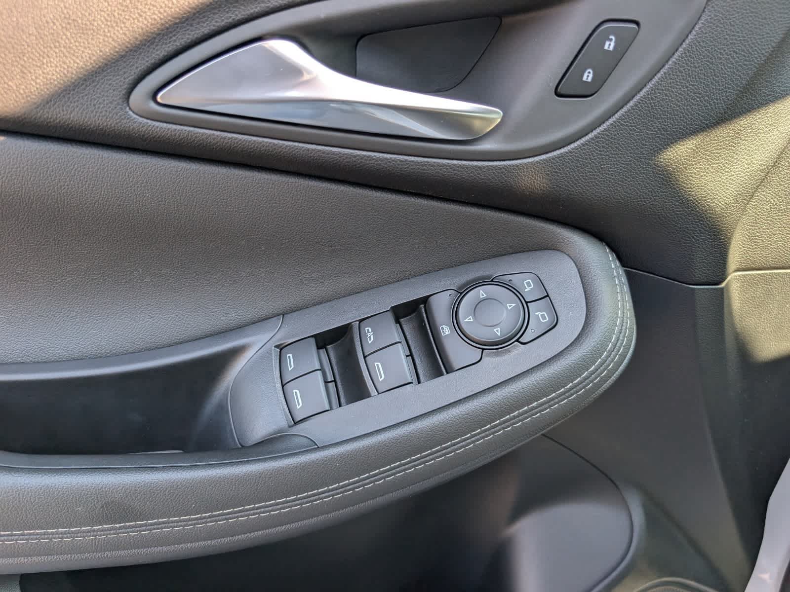 Certified 2024 Buick Encore GX Preferred w/ Advanced Technology Package FWD image 19