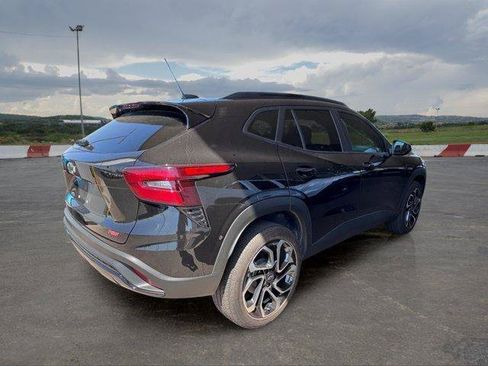 Used 2025 Chevrolet Trax RS FWD image 3