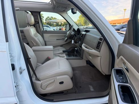 Used 2011 Jeep Liberty Limited w/ Tire & Wheel Group RWD image 29