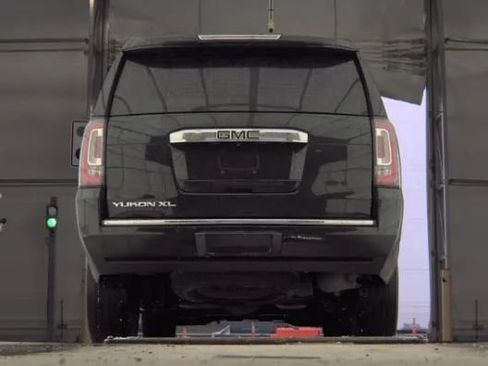 Used 2016 GMC Yukon XL Denali w/ Open Road Package AWD/4WD image 7