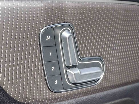 Used 2021 Mercedes-Benz GLB 250 image 23