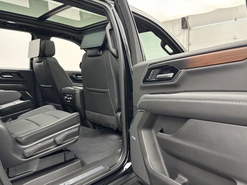 New 2026 GMC Yukon XL Denali w/ Denali Reserve Package AWD/4WD image 40