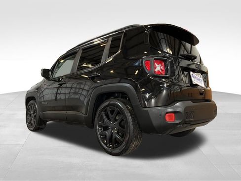Used 2018 Jeep Renegade Altitude w/ UConnect 8.4 Nav Group FWD image 11