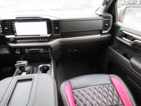 Used 2022 Chevrolet Silverado 1500 LT w/ Protection Package RWD image 13